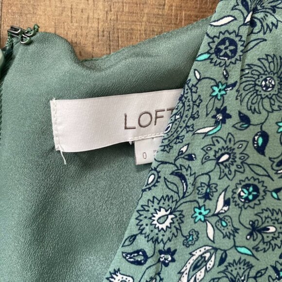 LOFT Green Floral Puff Sleeve Fit & Flare Midi Dress Size 0 Petite V-Neck - Picture 2 of 8